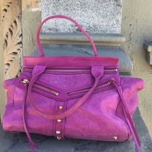 POP YOUR OUTFIT WITH A SUMMER READY HOTPINK BAG!